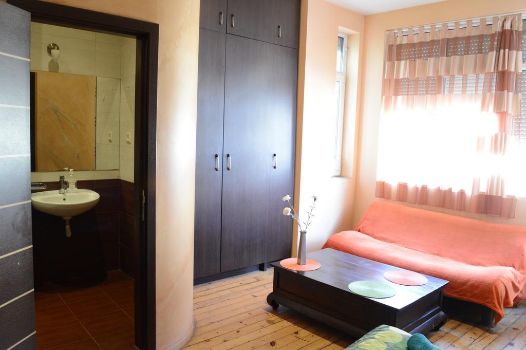 Elegance On A Budget - Rooms For Rent In Sofia Center Eksteriør billede