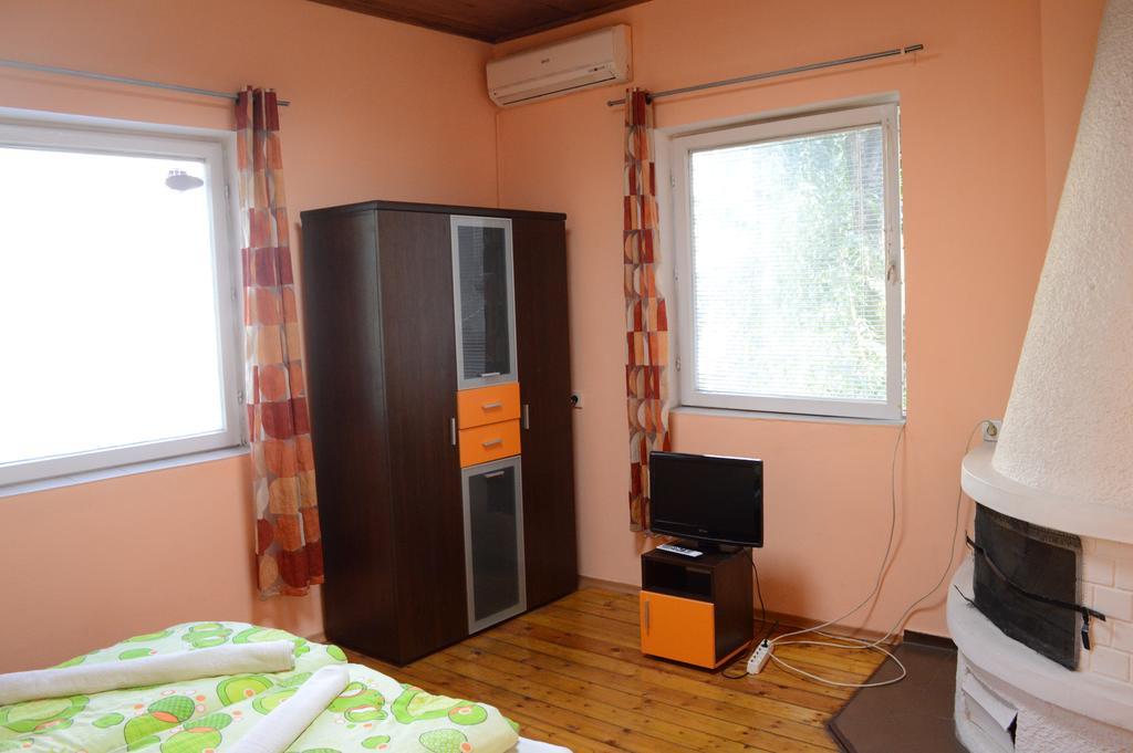 Elegance On A Budget - Rooms For Rent In Sofia Center Eksteriør billede