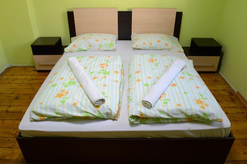 Elegance On A Budget - Rooms For Rent In Sofia Center Eksteriør billede