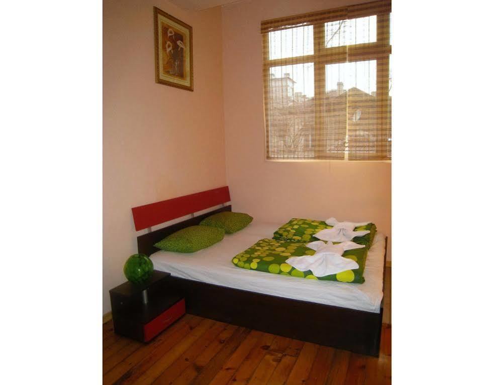 Elegance On A Budget - Rooms For Rent In Sofia Center Eksteriør billede