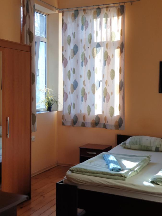 Elegance On A Budget - Rooms For Rent In Sofia Center Eksteriør billede
